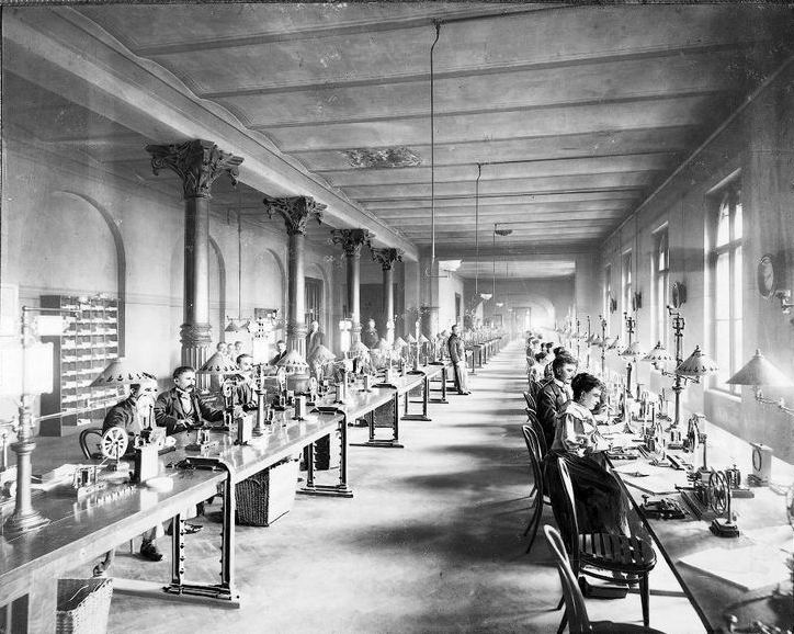 Morse-gépterem Klösz György - http://www.postamuzeum.hu/hu/targyak/2375/morse-gepterem-a-kozponti-tavirohivatalban-foto-klosz-gyorgy